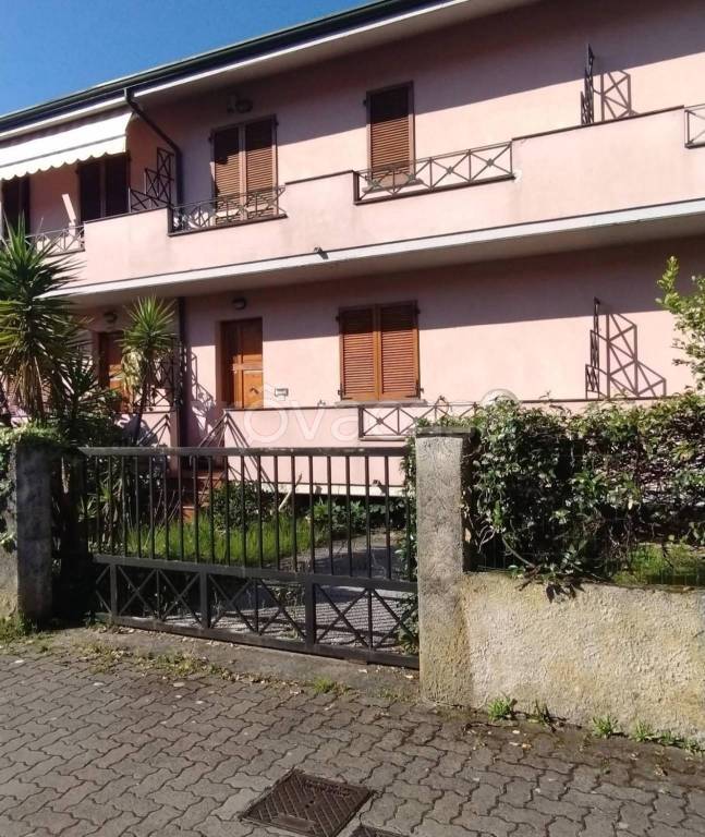 casa indipendente in vendita a Massa in zona Quercioli