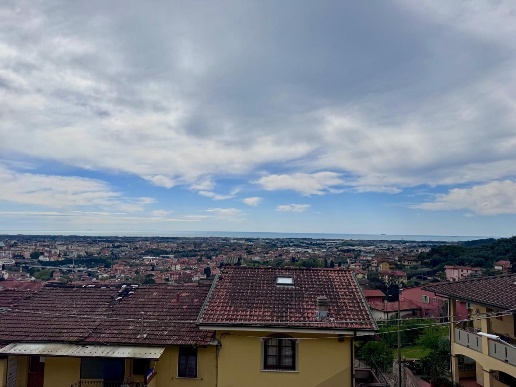 casa indipendente in vendita a Massa in zona Candia