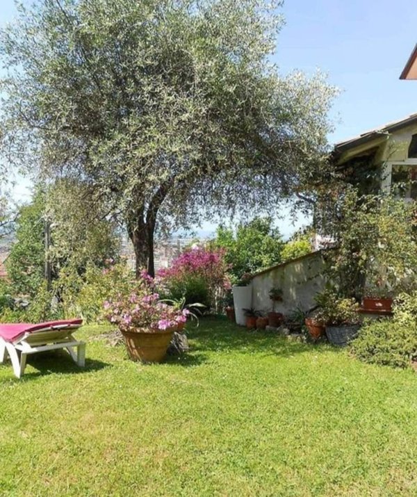 casa indipendente in vendita a Massa in zona Centro Storico