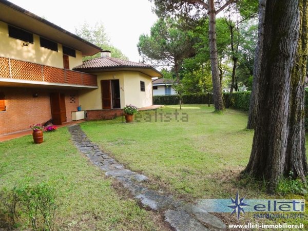 casa indipendente in vendita a Massa in zona Marina dei Ronchi