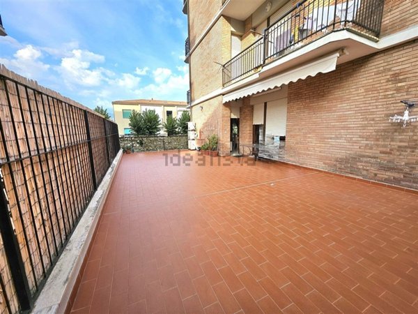 appartamento in vendita a Massa in zona Marina di Massa