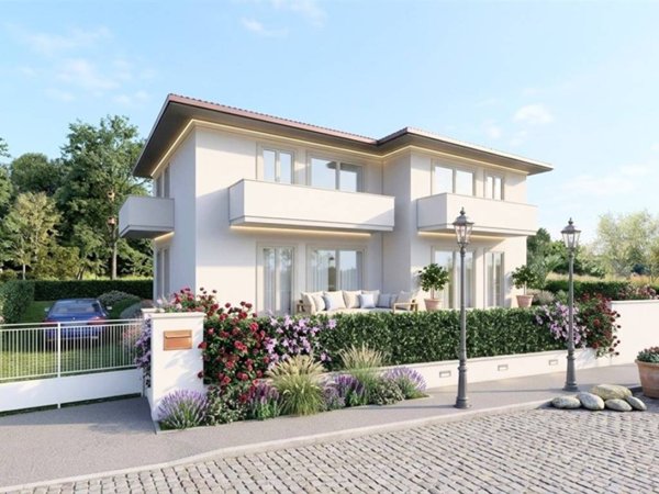 appartamento in vendita a Massa in zona Marina di Massa