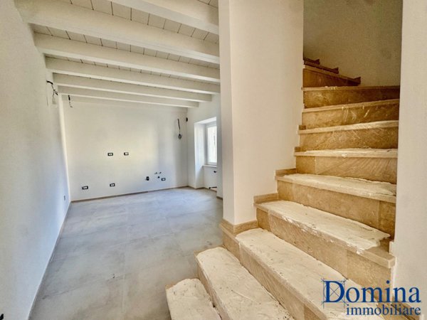 casa indipendente in vendita a Massa in zona Quercioli