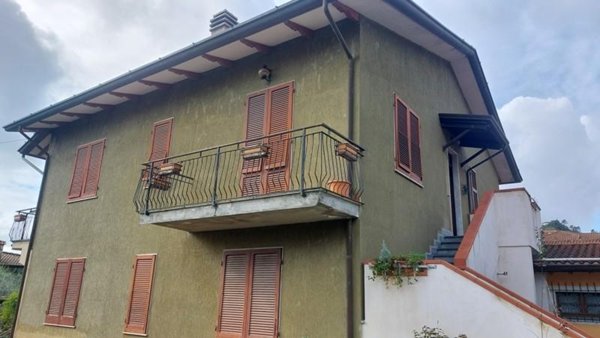 casa indipendente in vendita a Massa in zona Romagnano