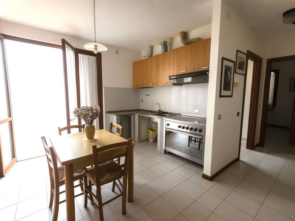 appartamento in vendita a Massa in zona Marina di Massa