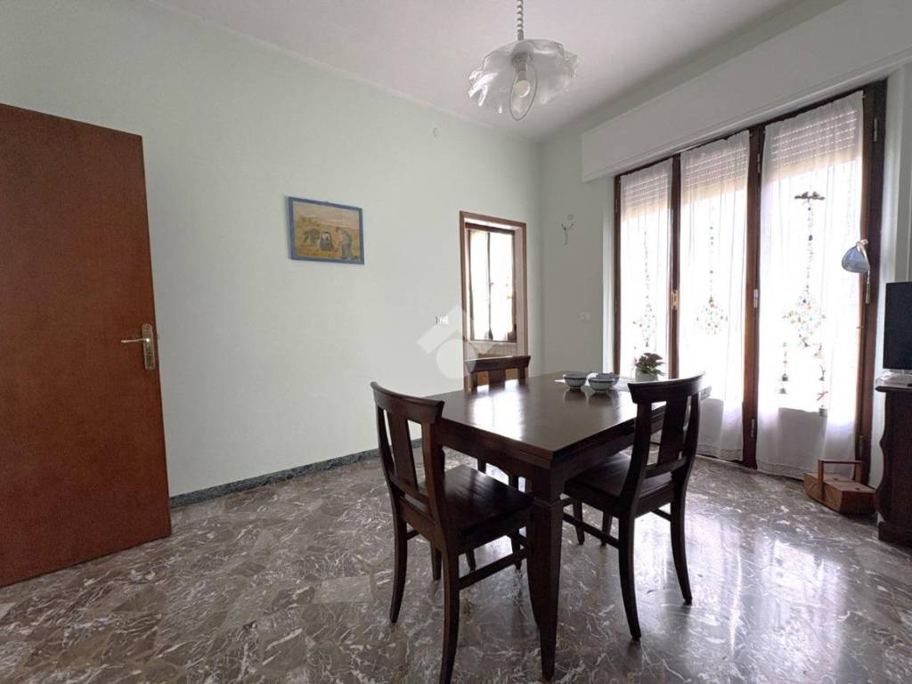 casa indipendente in vendita a Massa in zona Romagnano