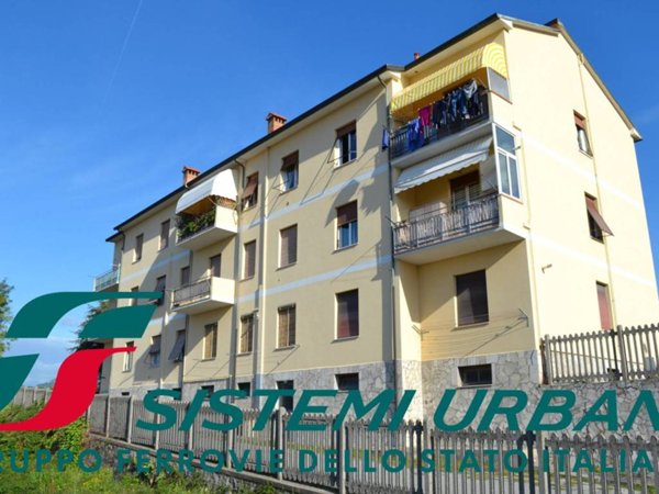 appartamento in vendita a Massa in zona Castagnola