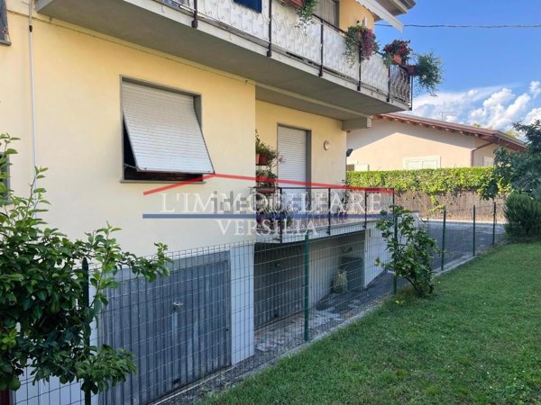 appartamento in vendita a Massa in zona Marina dei Ronchi