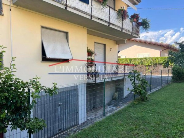 appartamento in vendita a Massa in zona Marina di Massa