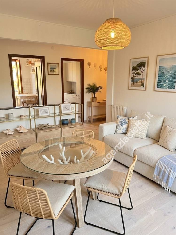appartamento in vendita a Massa in zona Marina dei Ronchi