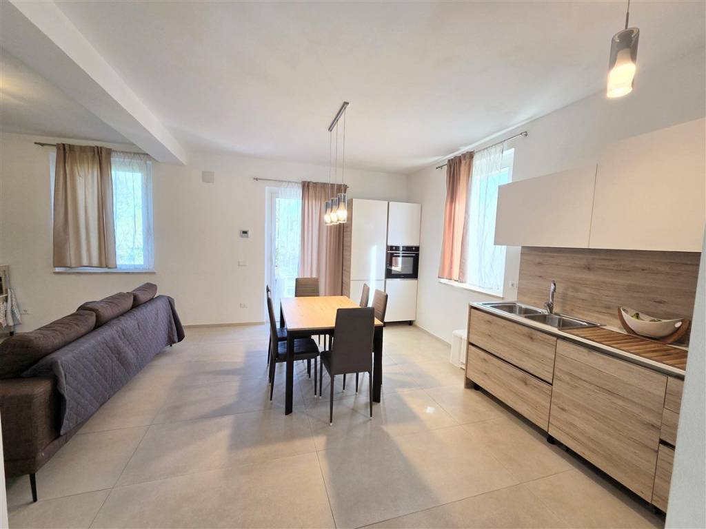 casa indipendente in vendita a Massa in zona Quercioli
