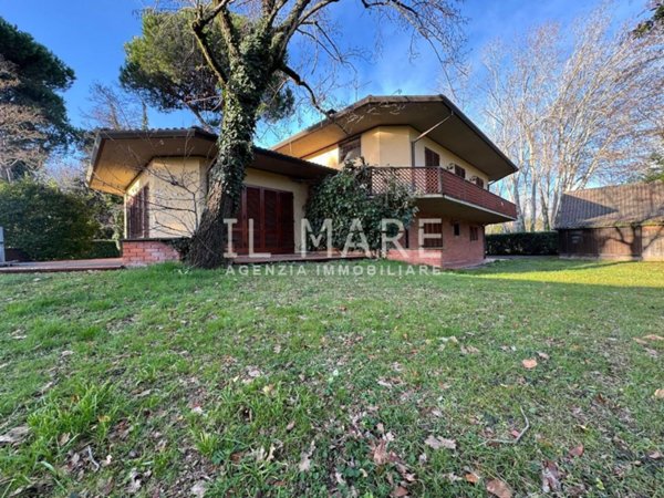 casa indipendente in vendita a Massa in zona Centro Storico
