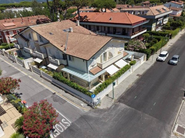 casa indipendente in vendita a Massa in zona Marina di Massa