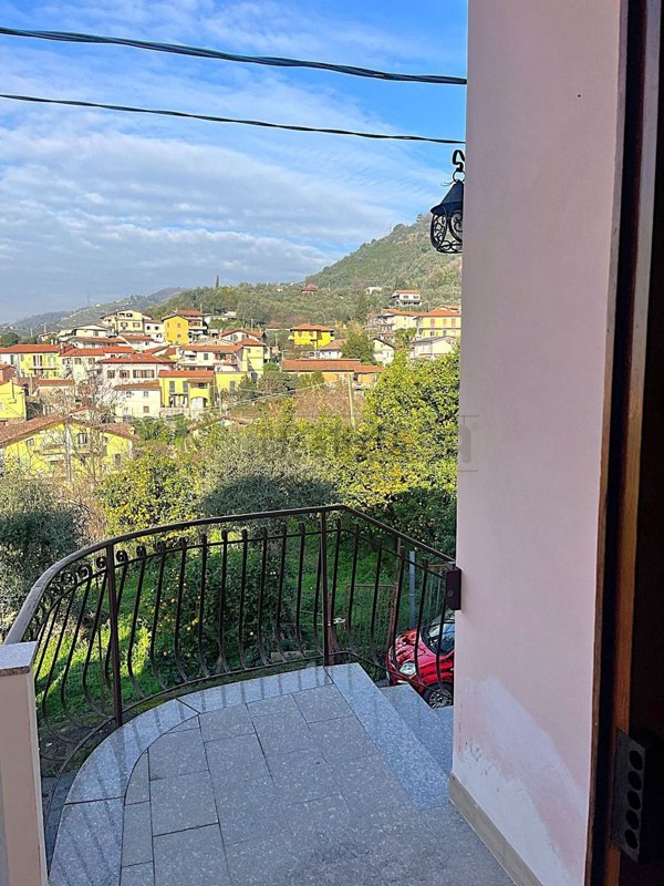casa indipendente in vendita a Massa in zona Mirteto