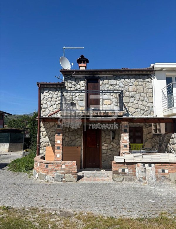 casa indipendente in vendita a Massa in zona Candia