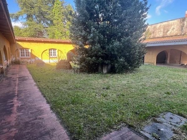 casa indipendente in vendita a Massa in zona Castagnola
