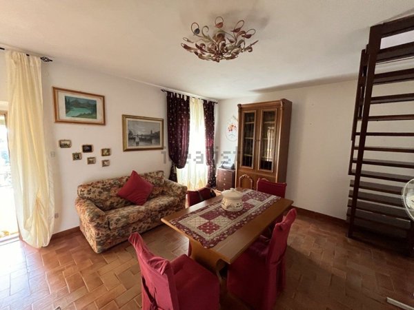 casa indipendente in vendita a Massa in zona Quercioli
