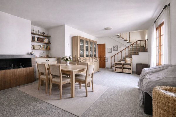 casa indipendente in vendita a Massa