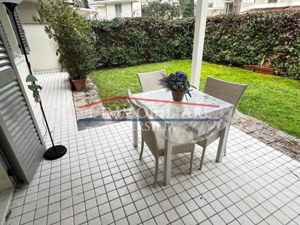 appartamento in vendita a Massa in zona Poveromo