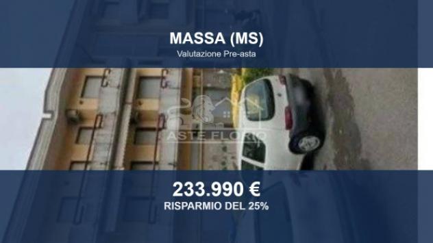 ufficio in vendita a Massa in zona Marina di Massa