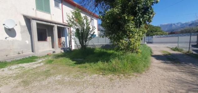 casa indipendente in vendita a Massa