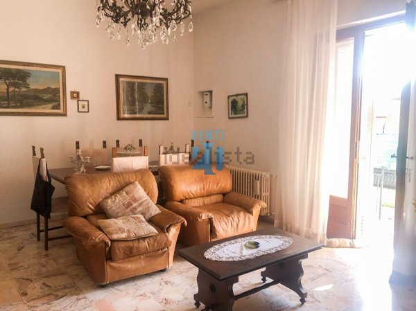 casa indipendente in vendita a Massa in zona Castagnola
