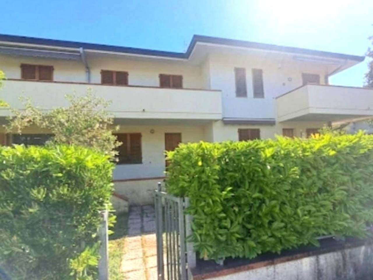 appartamento in vendita a Massa in zona Marina dei Ronchi