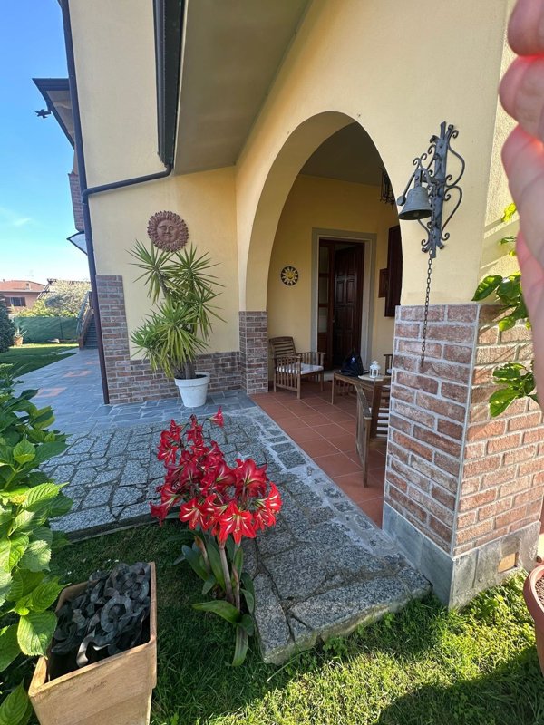 casa indipendente in vendita a Massa