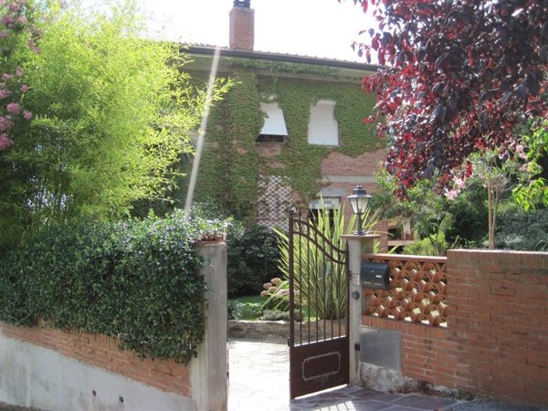 casa indipendente in vendita a Massa in zona Centro Storico