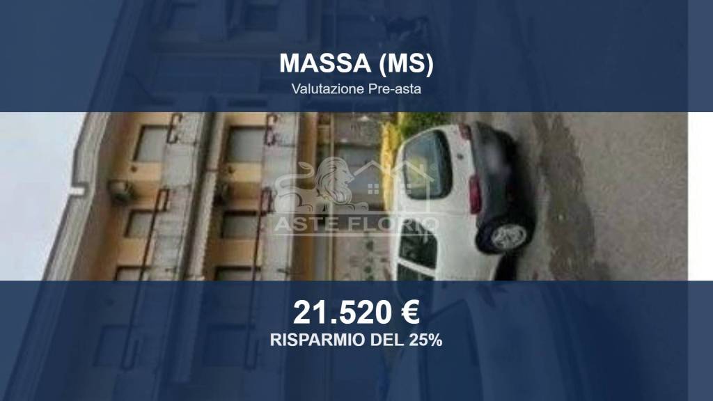 locale di sgombero in vendita a Massa in zona Marina di Massa