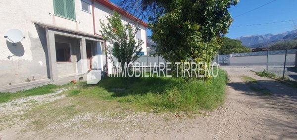 appartamento in vendita a Massa in zona Marina di Massa