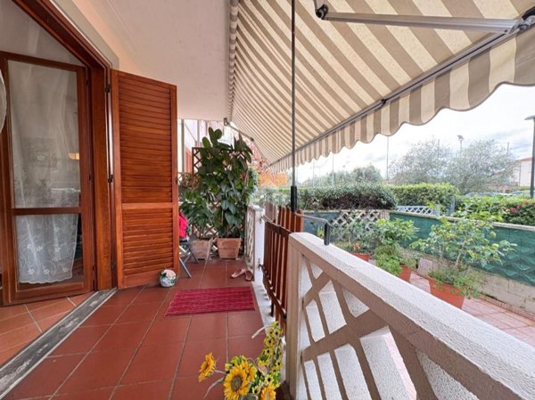 casa indipendente in vendita a Massa in zona Quercioli
