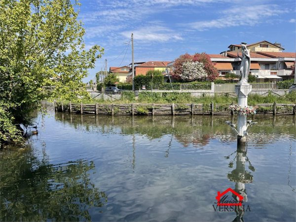 appartamento in vendita a Massa in zona Marina di Massa