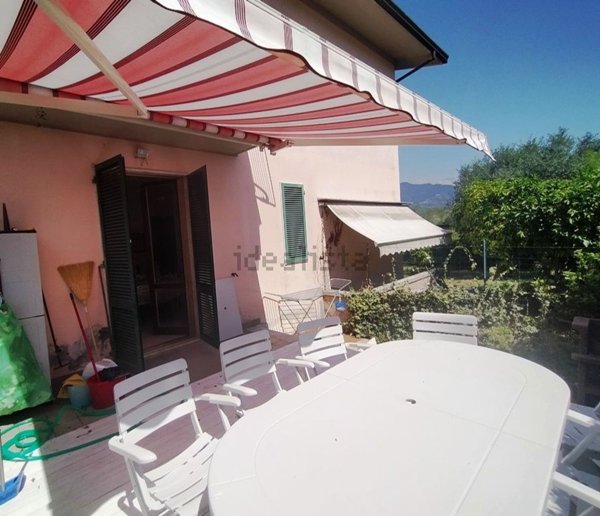casa indipendente in vendita a Massa in zona Marina dei Ronchi