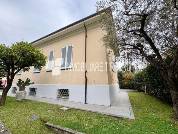 casa indipendente in vendita a Massa in zona Centro Storico