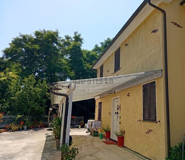 casa indipendente in vendita a Massa in zona Centro Storico