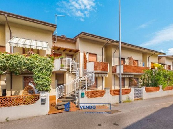 appartamento in vendita a Massa in zona Marina di Massa