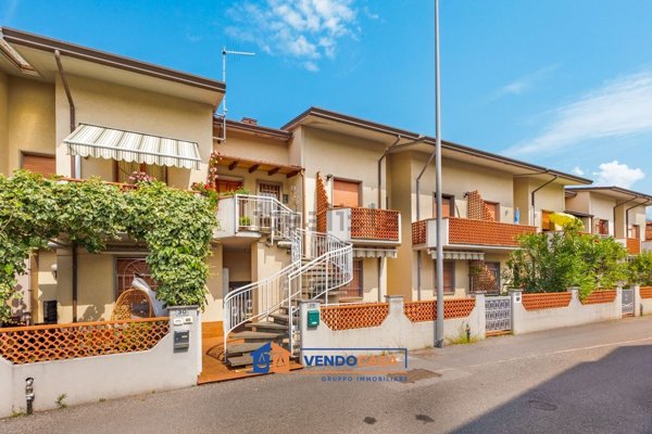 appartamento in vendita a Massa in zona Marina di Massa