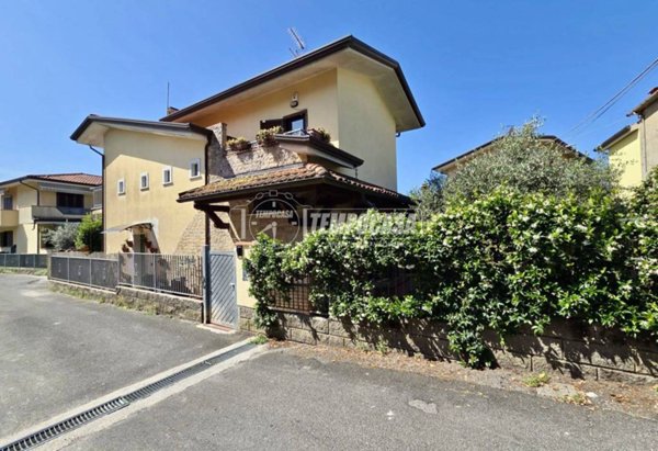 casa indipendente in vendita a Massa in zona Castagnola