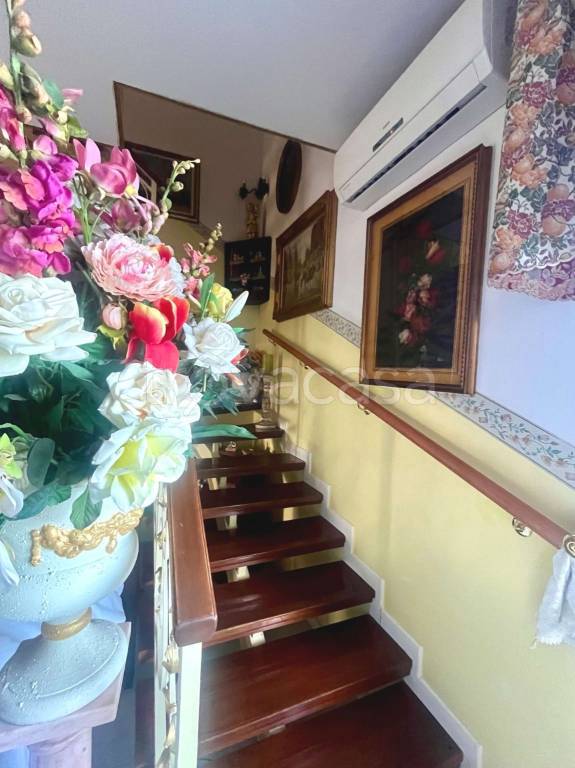 casa indipendente in vendita a Massa in zona Romagnano