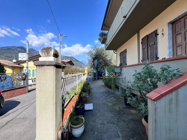 casa indipendente in vendita a Massa