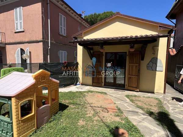 casa indipendente in vendita a Massa in zona Centro Storico