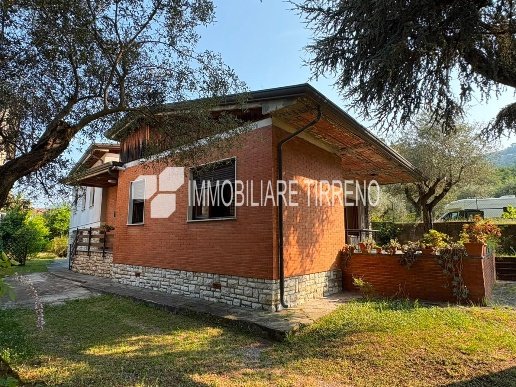 casa indipendente in vendita a Massa in zona Centro Storico