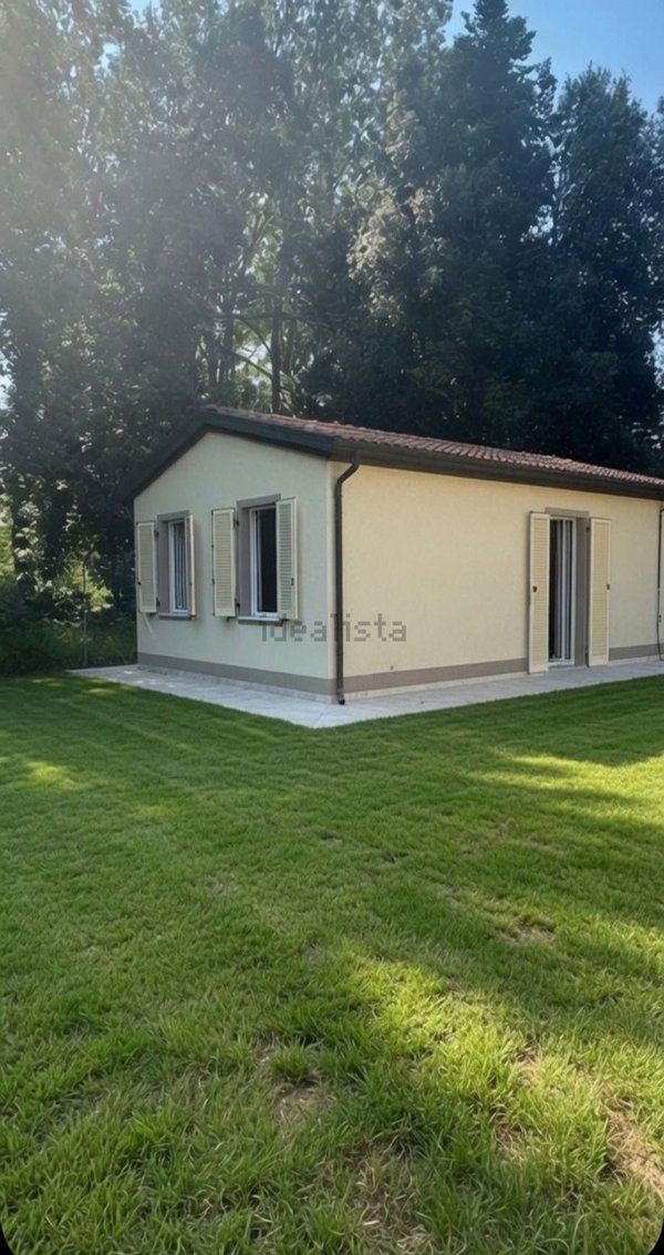 casa indipendente in vendita a Massa in zona Marina dei Ronchi
