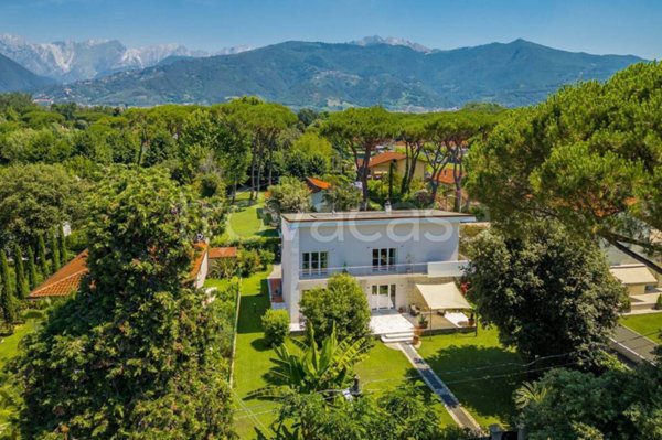 casa indipendente in vendita a Massa in zona Marina dei Ronchi