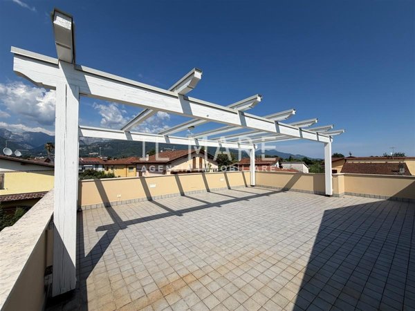 appartamento in vendita a Massa in zona Marina di Massa