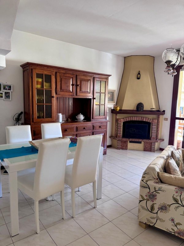 casa indipendente in vendita a Massa