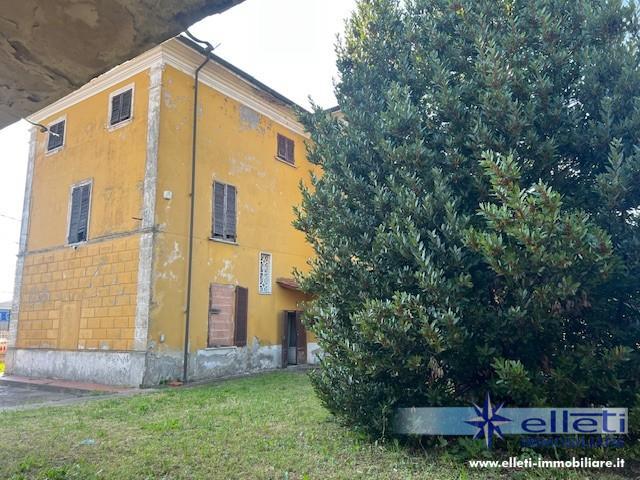 casa indipendente in vendita a Massa in zona Centro Storico