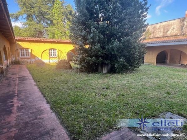 casa indipendente in vendita a Massa in zona Centro Storico