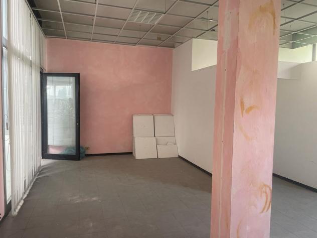 negozio in vendita a Massa